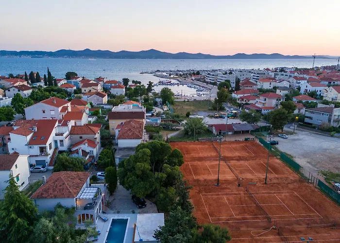 Villa B&D Zadar For The Complete Pleasure Of Vacation !Heated! Private Pool! Green Oasis In The Center Of Zadar, 100M From The Sea