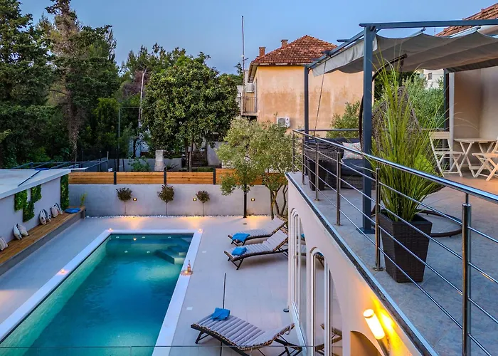 Villa B&D Zadar For The Complete Pleasure Of Vacation !Heated! Private Pool! Green Oasis In The Center Of Zadar, 100M From The Sea