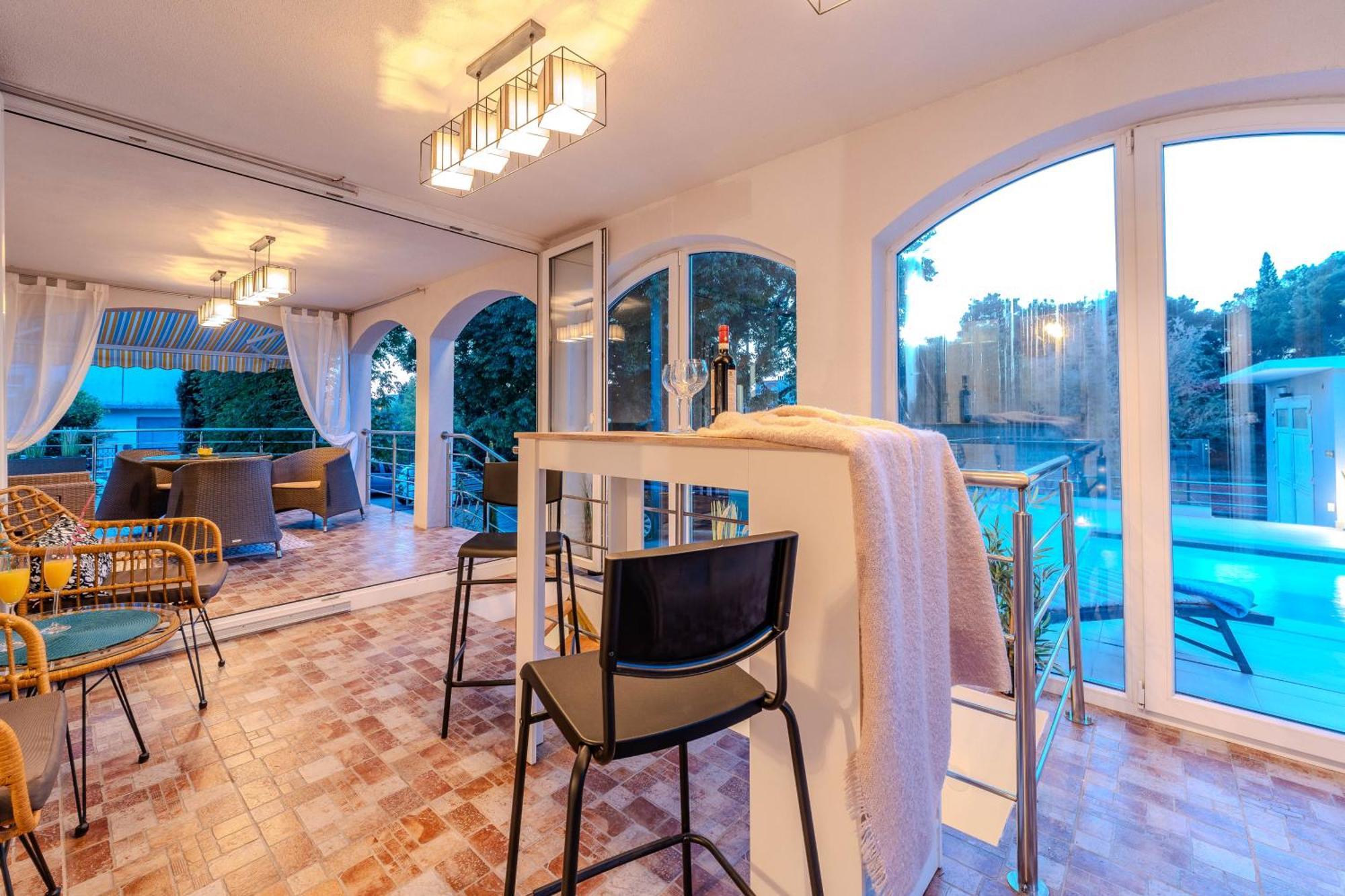 Villa B&d For The Complete Pleasure Of Vacation !heated! Private Pool! Oasis In The Center Of Zadar, 100m From The Sea
