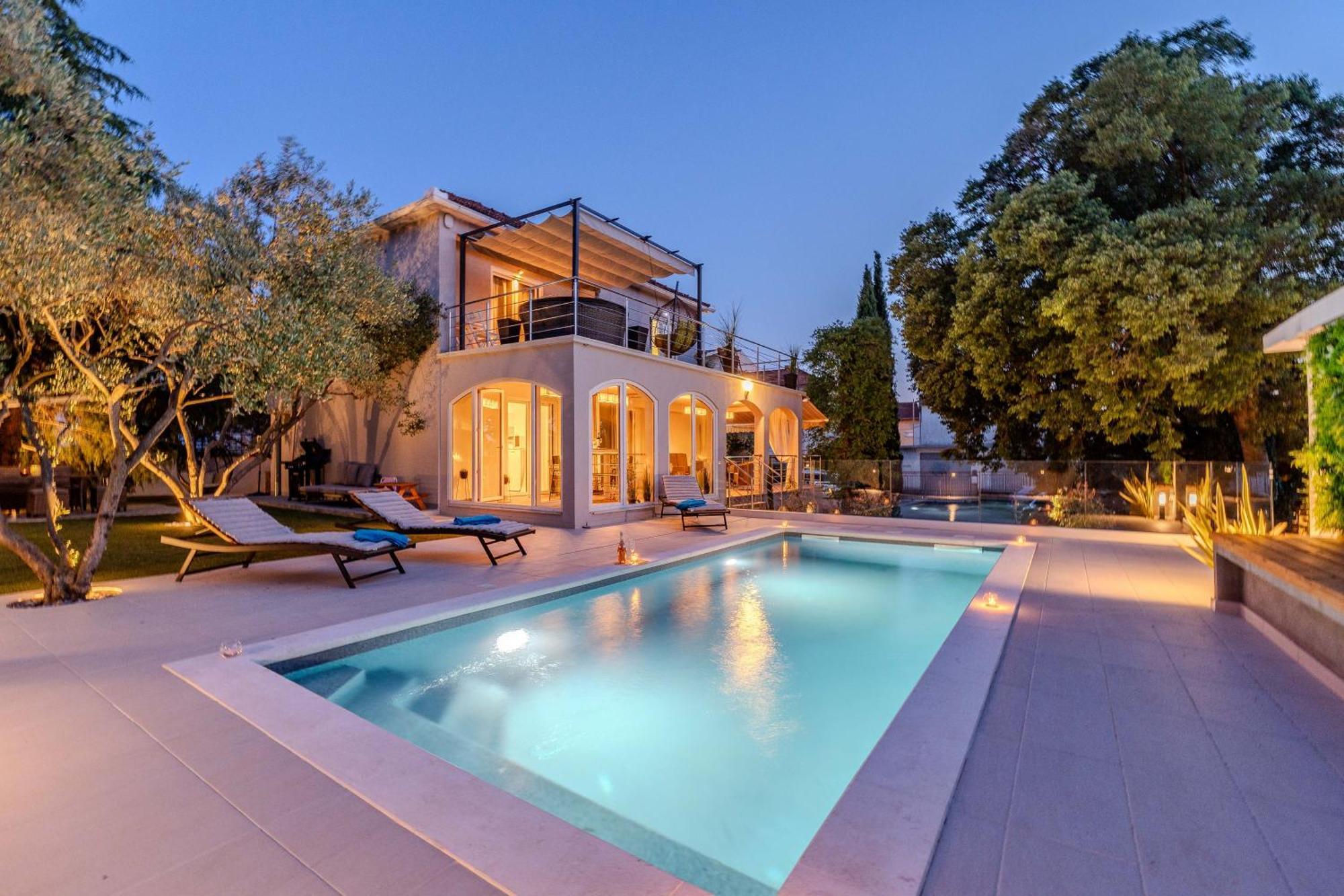 Villa B&d For The Complete Pleasure Of Vacation !heated! Private Pool! Oasis In The Center Of Zadar, 100m From The Sea *